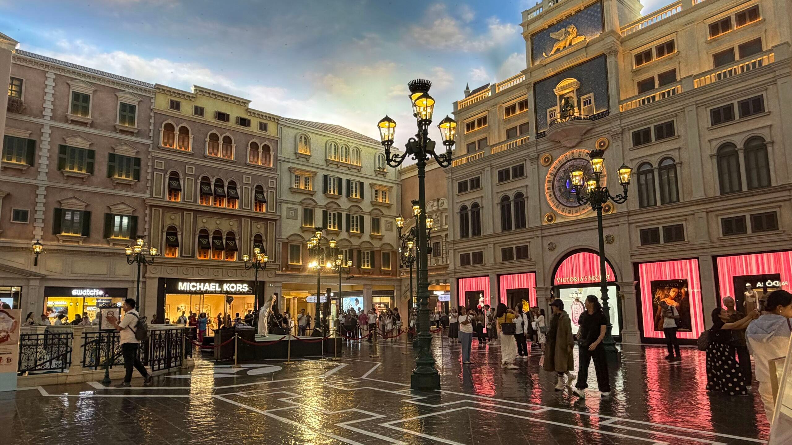Shopping-center inspirado em Veneza em um dos cassinos de Macau