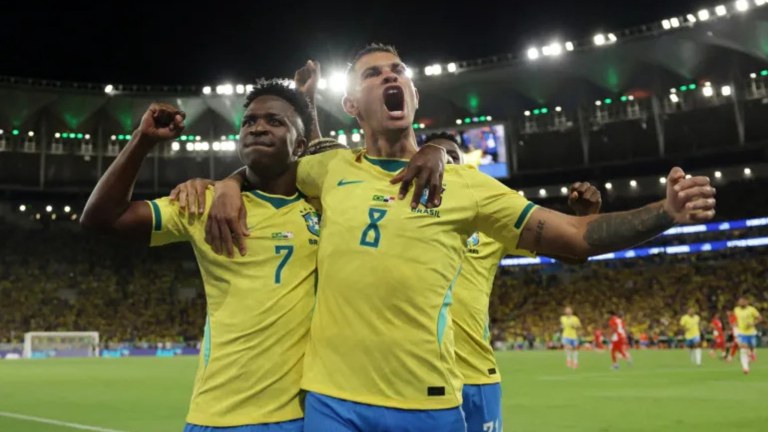 Vinicius Junior e Bruno Guimarães