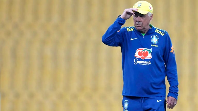 Carlo Ancelotti, durante treino da Seleção Brasileira em Guayaquil