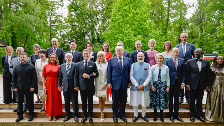 Presidente Lula durante jantar com Chefes de Estado e/ou de Governo dos países do G7 e Convidados, em Évian-les-Bains - França