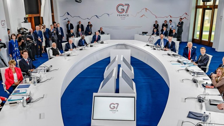 Reunião ampliada do G7 em Évian-les-Bains - França