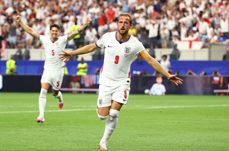 O atacante inglês Harry Kane celebra gol contra a Croácia