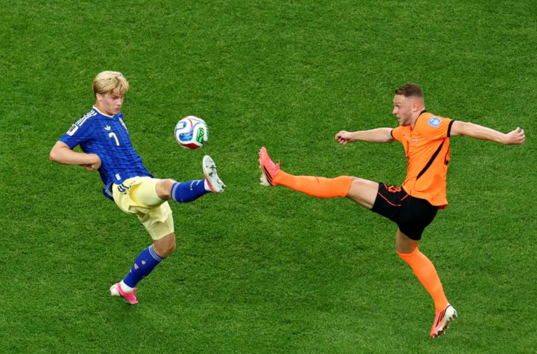 Lance do jogo entre Holanda e Suécia