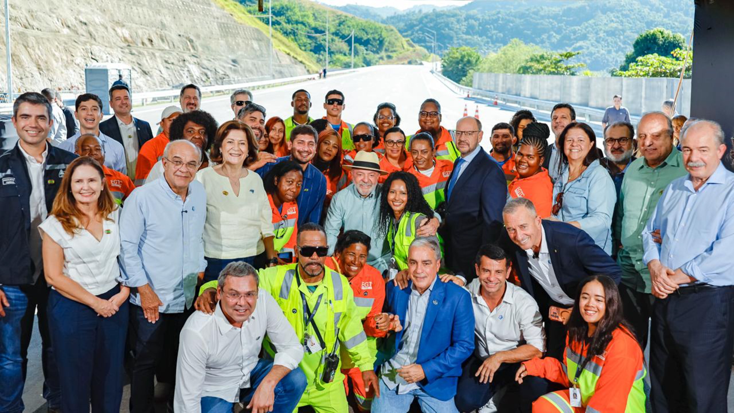 Presidente Lula durante visita ao trecho reformado da BR-116 entre Paracambi e Piraí/RJ.