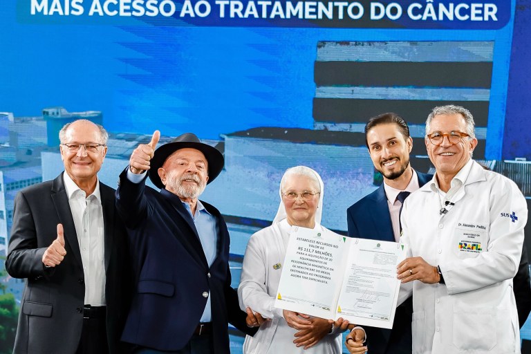 Presidente Lula durante entrega de equipamentos de Radioterapia no Hospital Santa Marcelina em São Paulo