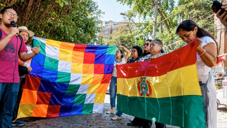 Manifestação de bolivianos na Vila Mariana, em São Paulo