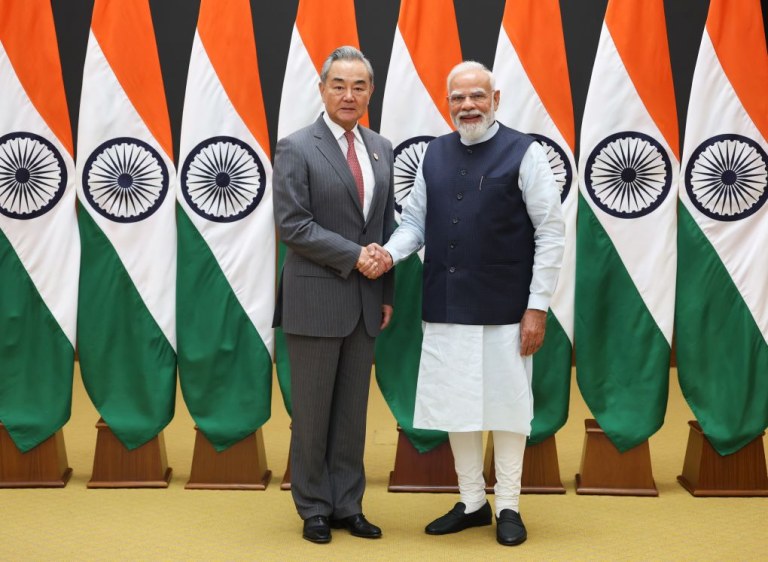 Wang Yi e Narendra Modi