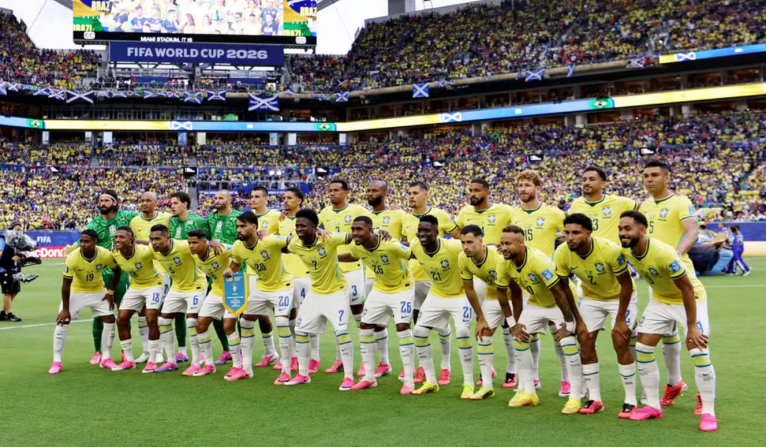 Seleção Brasileira posa para foto oficial antes da partida contra a Escócia, na quarta-feira (24/6), pela Copa do Mundo