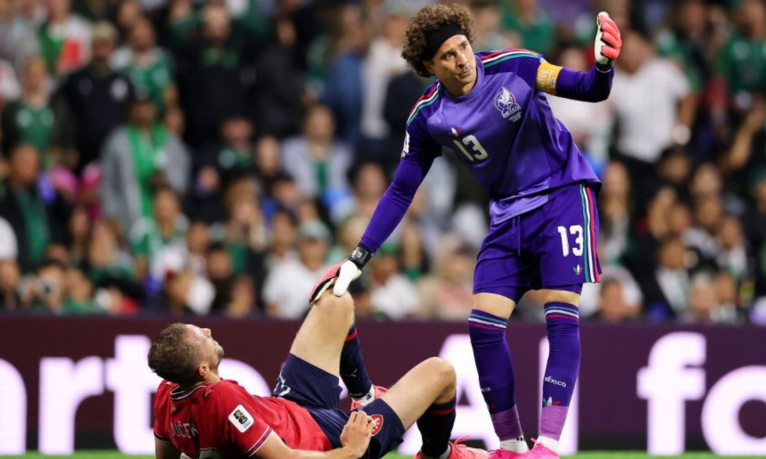 Ochoa jogou nos minutos finais da partida