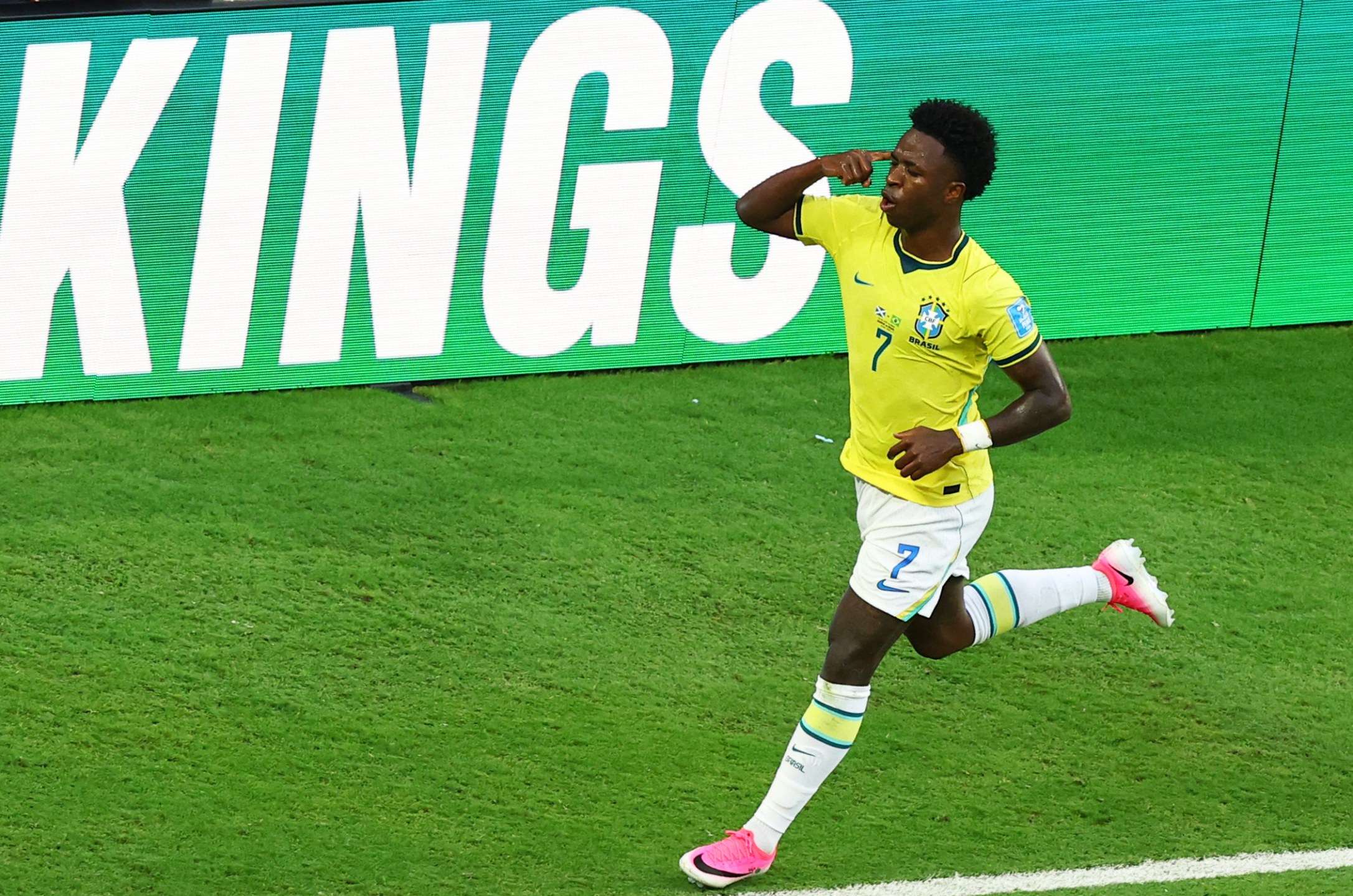Vinicius Jr. comemora ao marcar o segundo gol do Brasil
24 de junho de 2026 REUTERS/Marco Bello