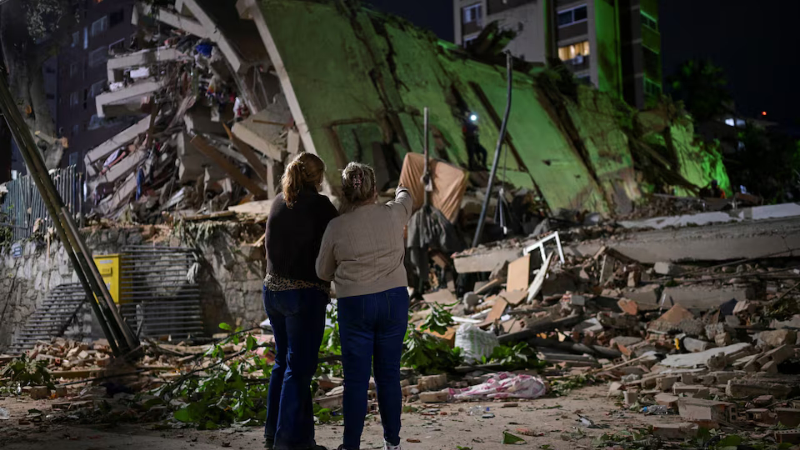 Destroços após terremoto na Venezuela