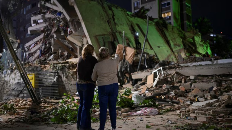 Destroços após terremoto na Venezuela