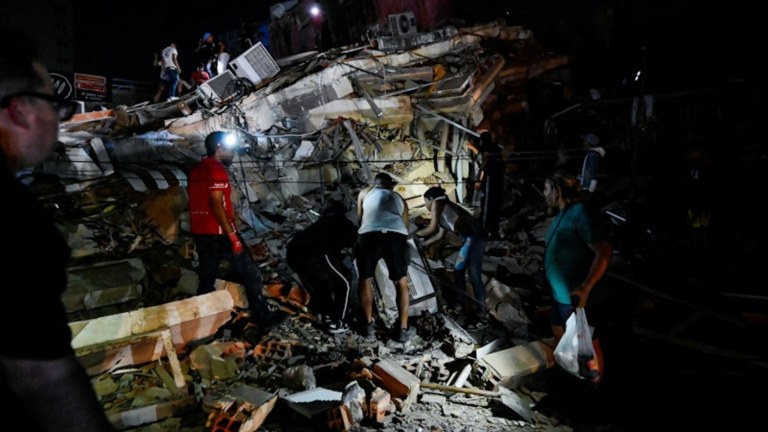 Escombros após terremotos na Venezuela