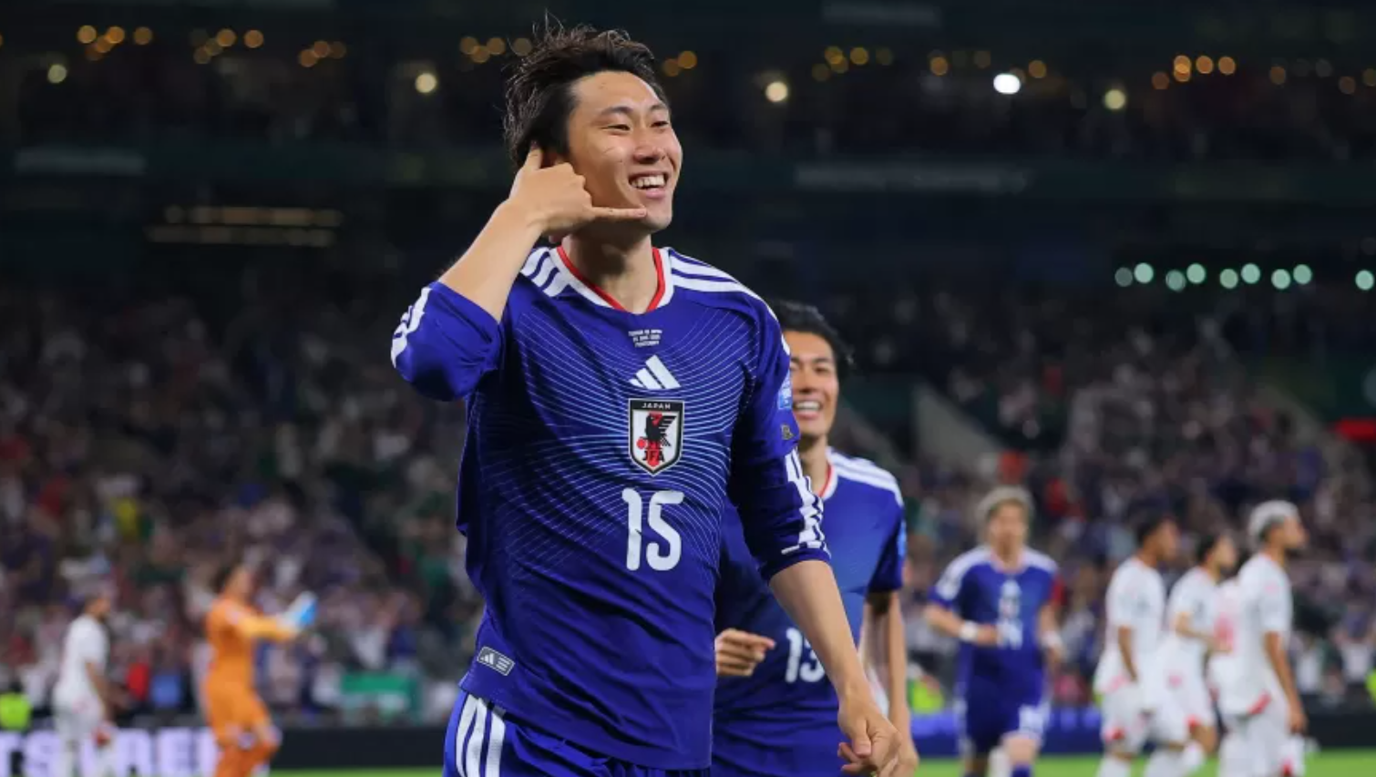 Daichi Kamada celebra gol do Japão sobre a Tunísia na Copa do Mundo