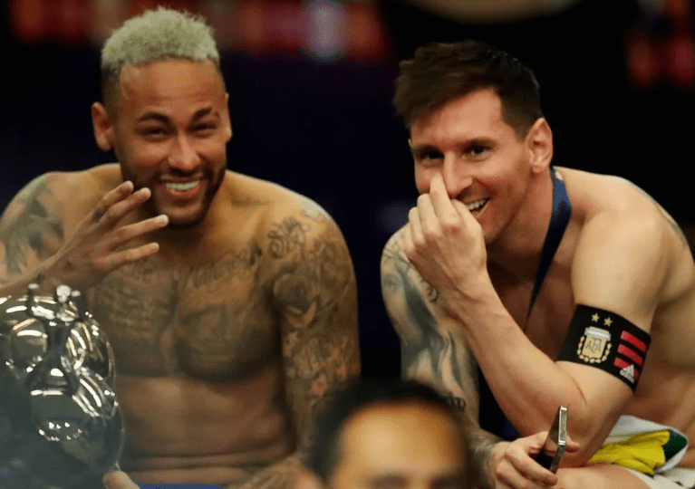 Neymar e Messi após a final da Copa América de 2021