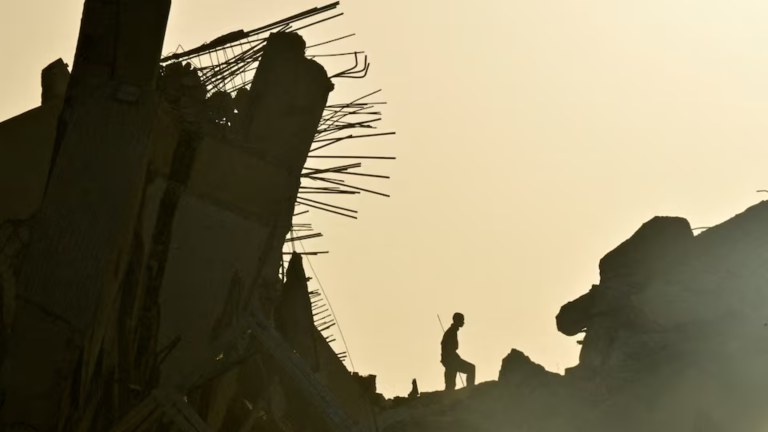 Escombros deixados por terremotos na Venezuela