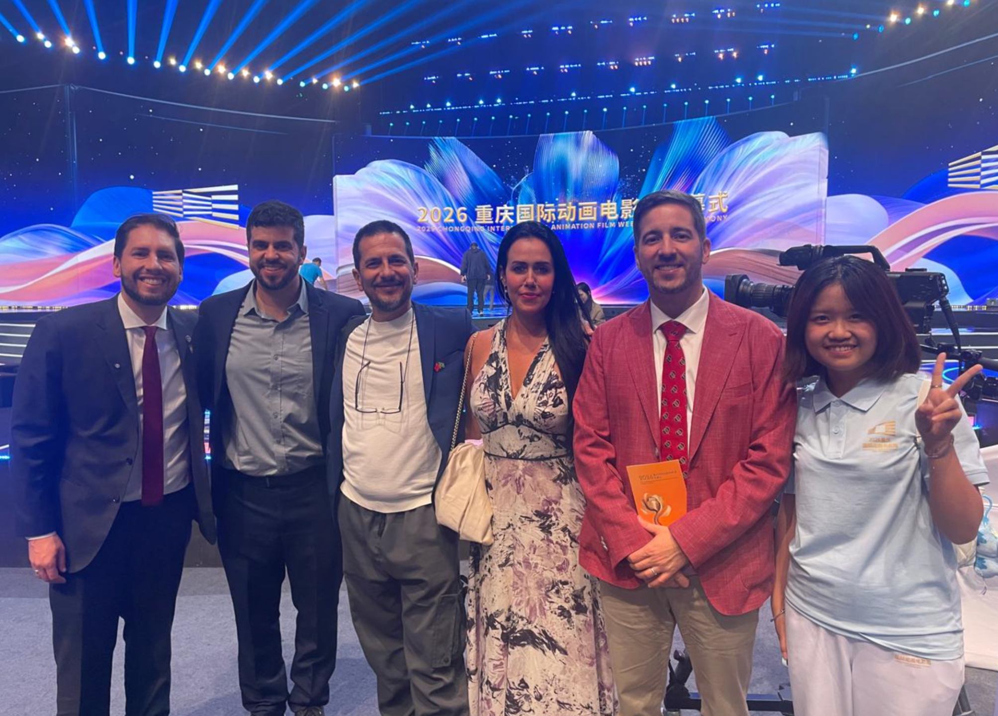 João Amorim (ao centro) e a equipe de Ho Ho & e Som do Brasil
