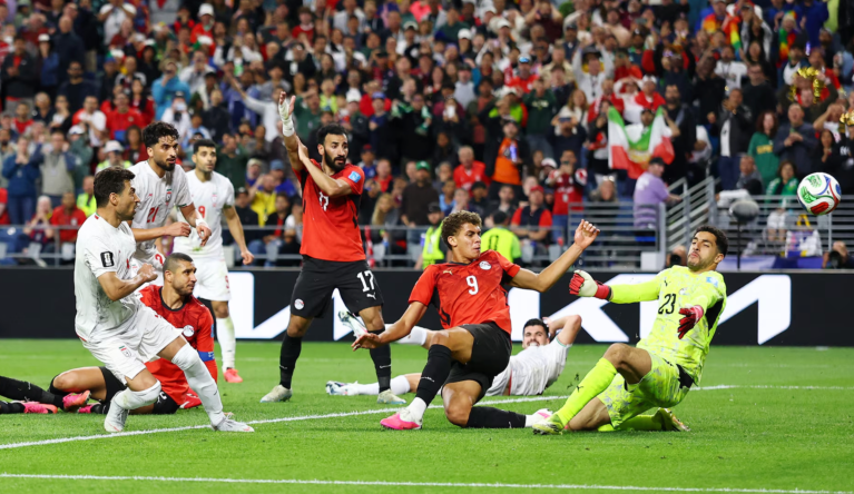 Irã marcou no fim,  mas gol foi anulado