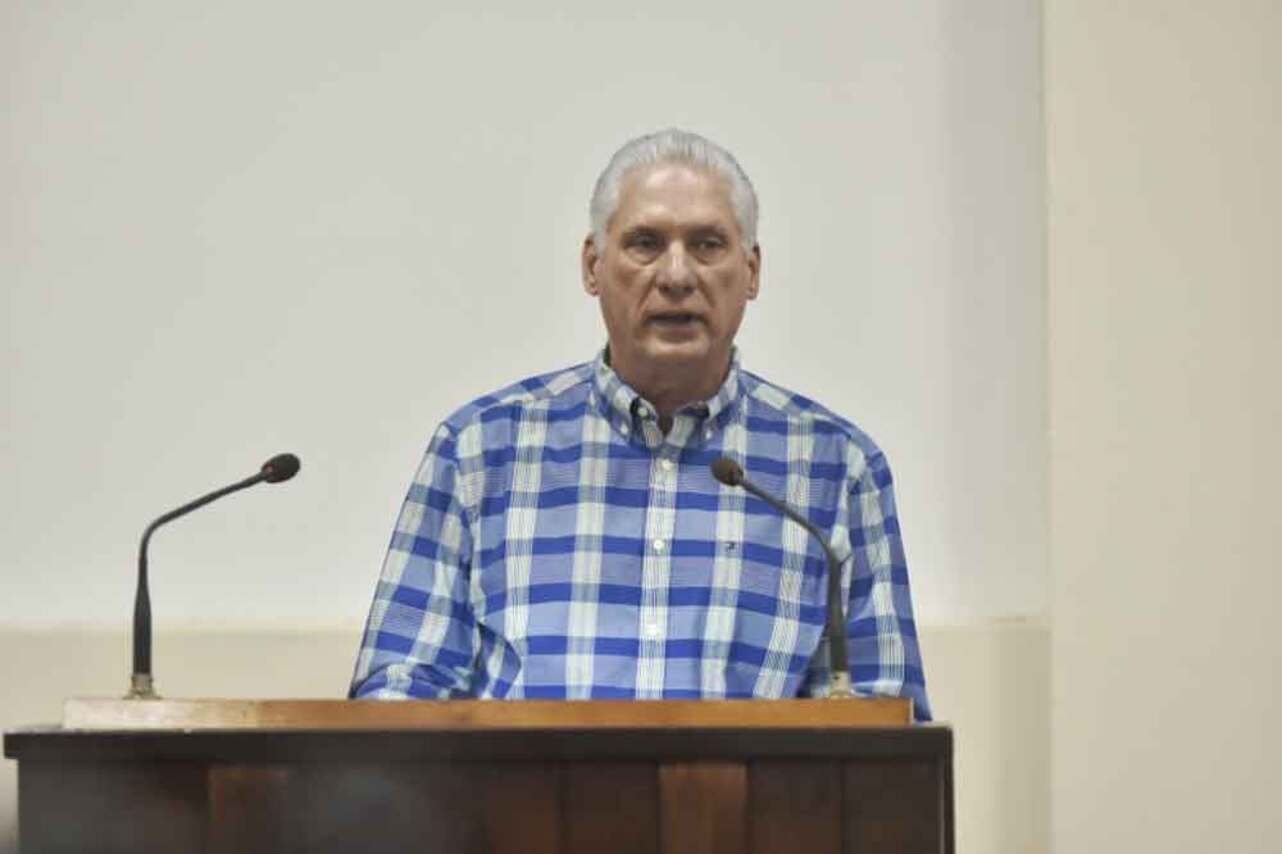 O presidente cubano Díaz-Canel no congresso dos trabalhadores cubanos