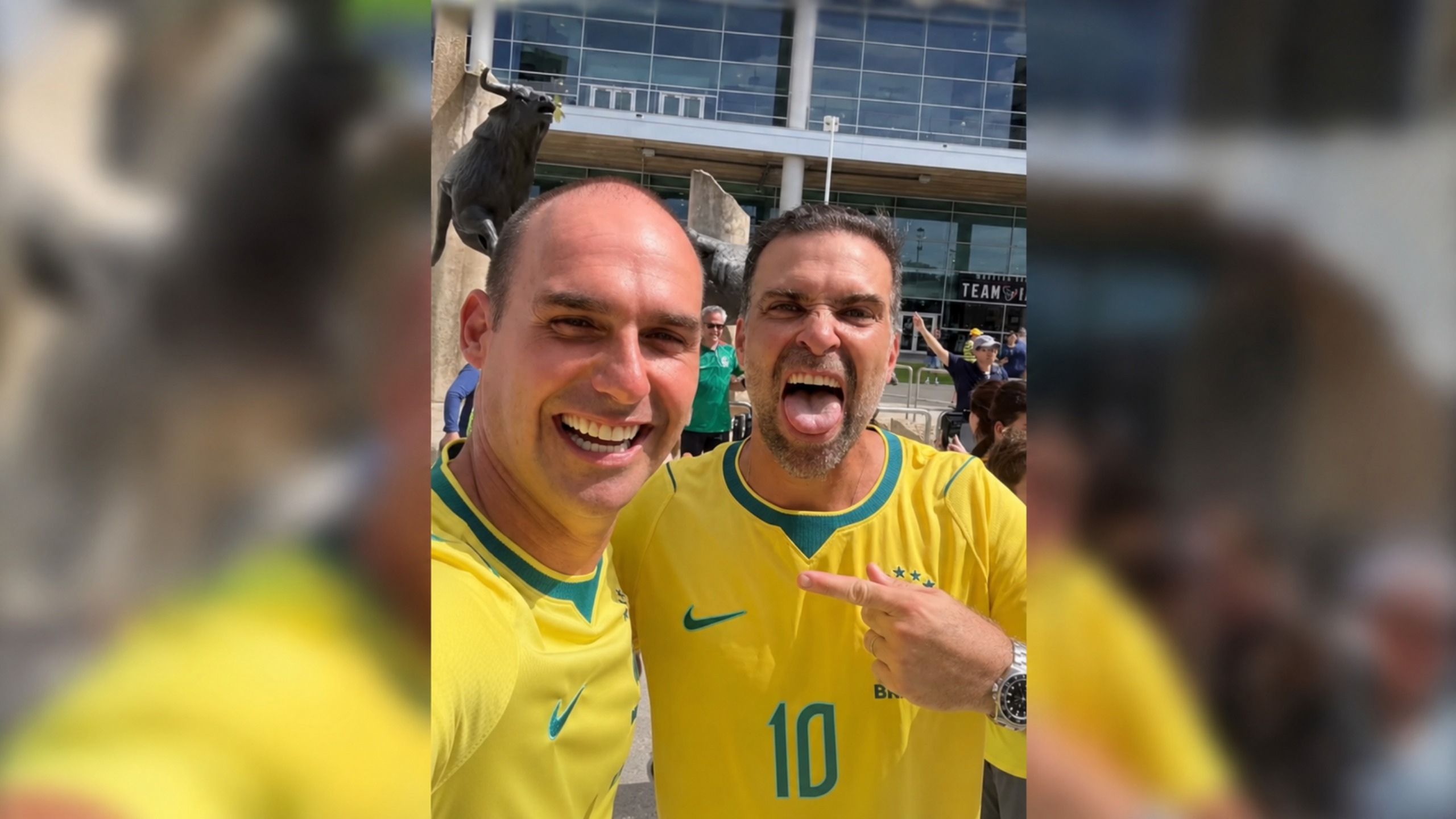 Condenado pelo STF, Eduardo Bolsonaro volta a acompanhar jogo do Brasil nos EUA