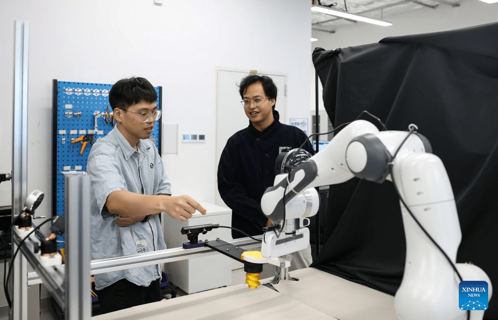 Universidade de Ciência e Tecnologia de Hong Kong (Guangzhou) implementa modelo educacional interdisciplinar inovador