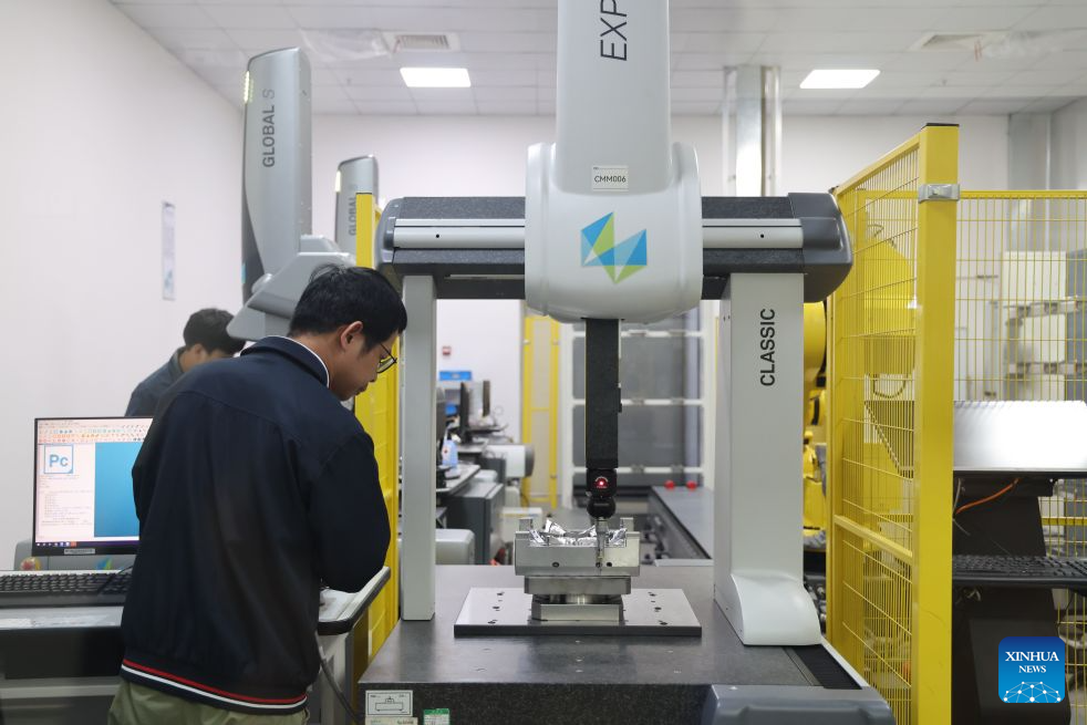 Manufatura inteligente revoluciona produção de moldes em Dongguan, no sul da China