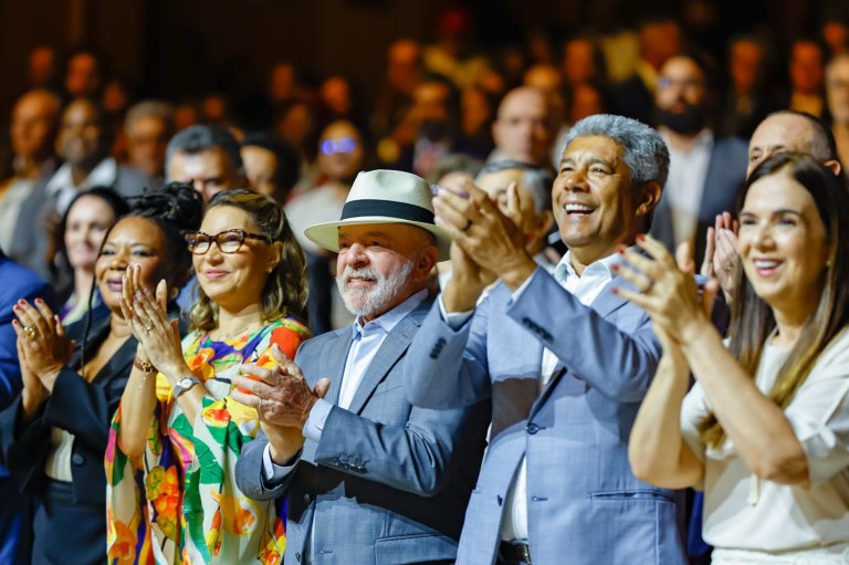 Lula, Janja e autoridades reinauguram o teatro