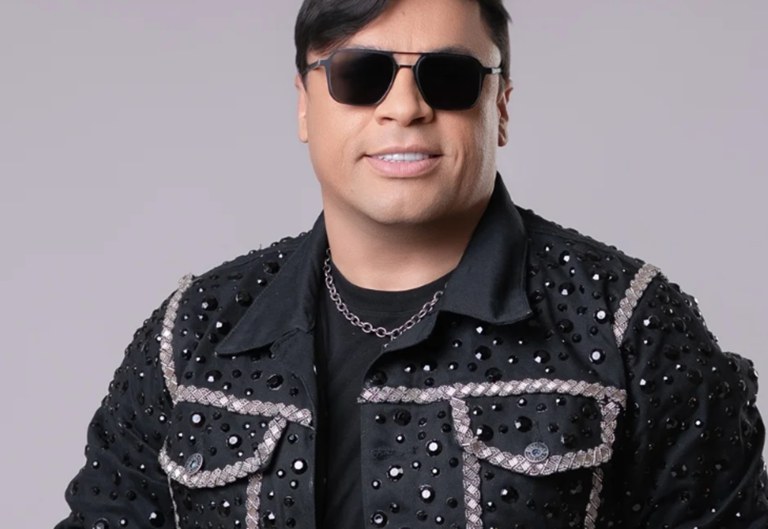 O cantor Neto Araújo, ex-integrante da banda Cavaleiros do Forró e atualmente vocalista do grupo Collo de Menina, morreu nesta quinta-feira (2)