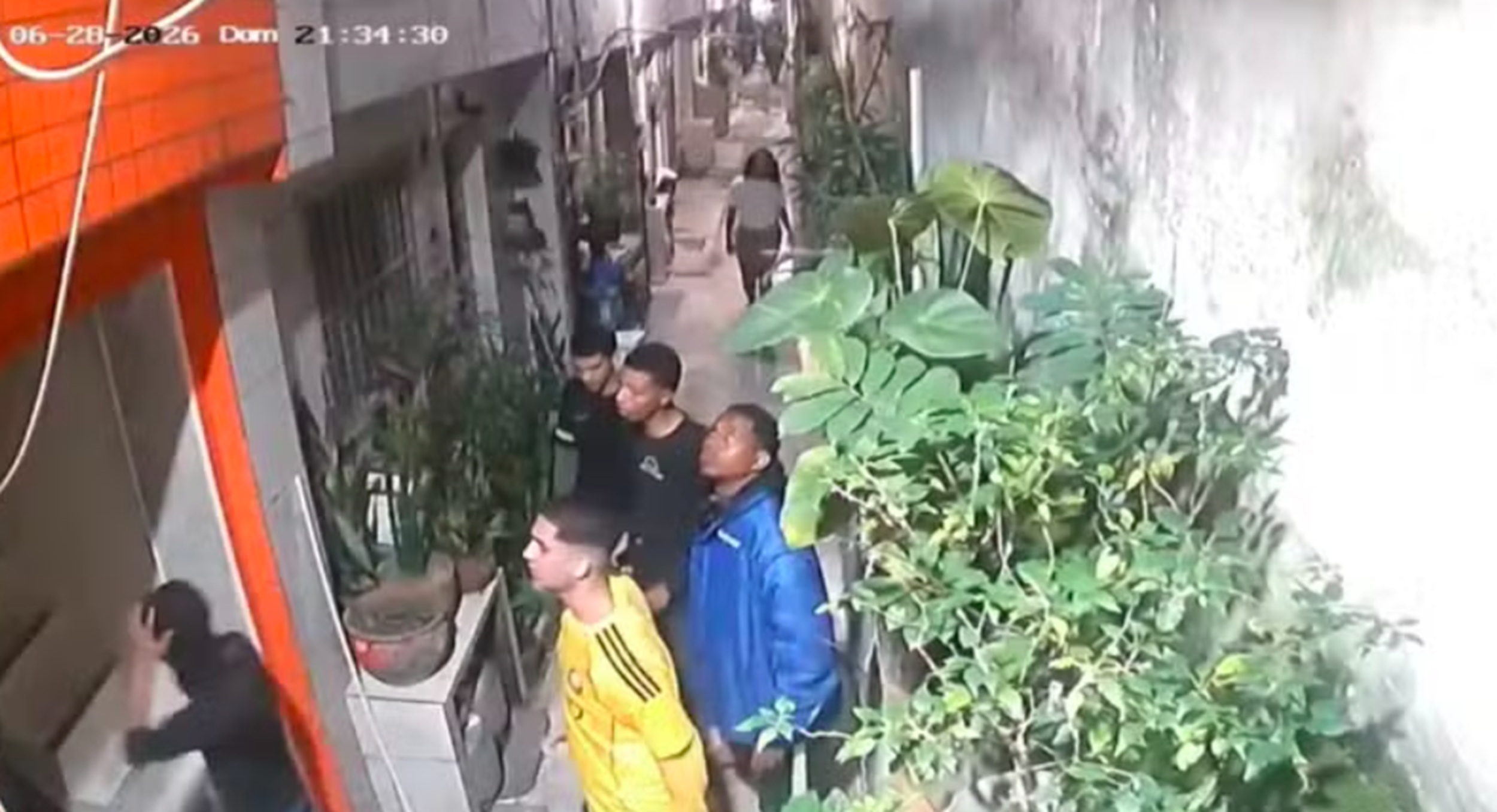 Invasão na casa errada de entregadores de aplicativo