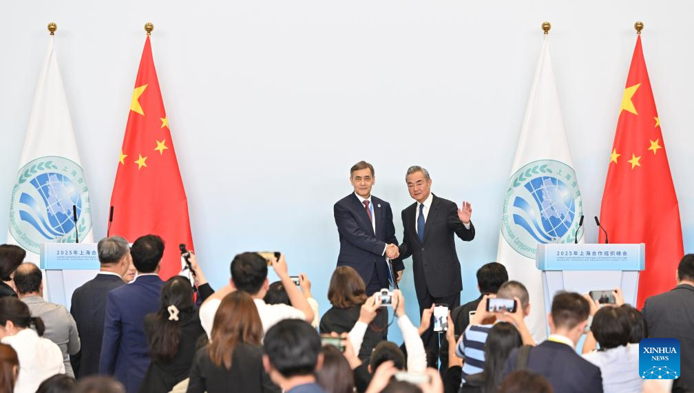 (OCS CÚPULA TIANJIN) Chanceler chinês destaca resultados frutíferos da Cúpula de Tianjin da OCS