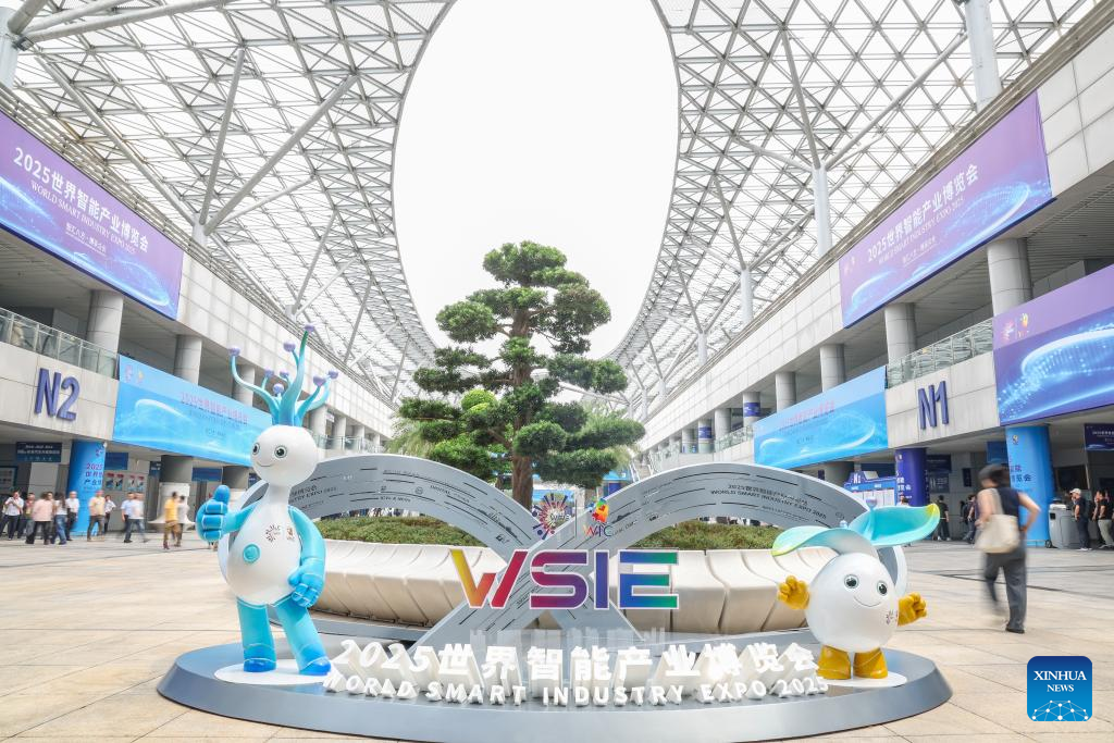 Exposição mundial no sudoeste da China apresenta inovações de robôs a drones de entrega