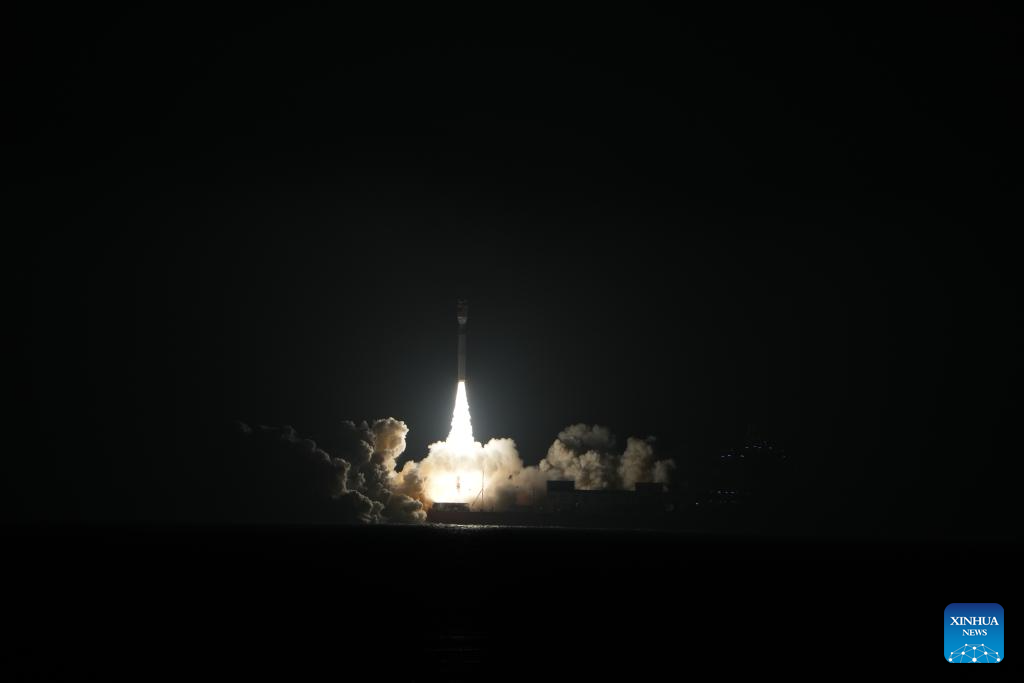 China lança novos satélites a partir do mar