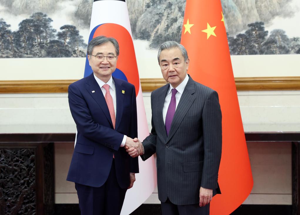 Mais alto diplomata chinês mantém conversas com chanceler da República da Coreia