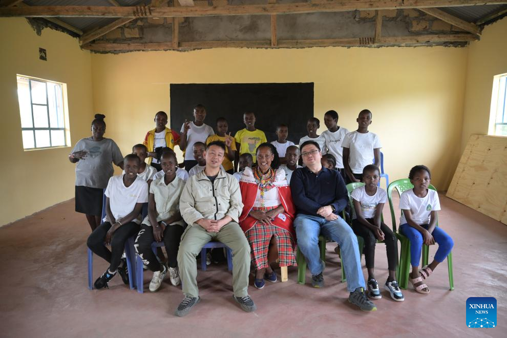 Destaque: Nas planícies de Maasai Mara, no Quênia, dupla chinesa constrói lar de esperança para 29 meninas