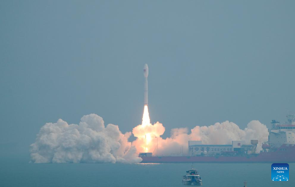 China lança satélites a partir do mar
