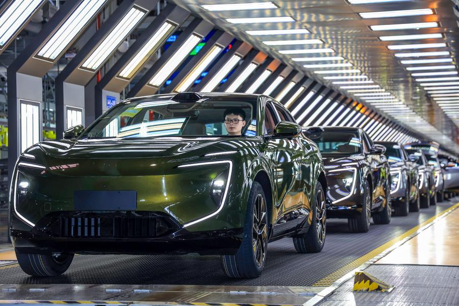 (Multimídia) China estabelece cadeia industrial completa para as principais tecnologias de veículos inteligentes conectados