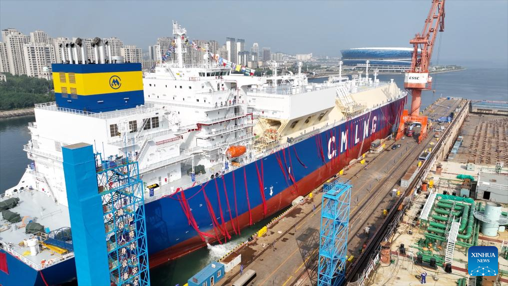 Grande navio de GNL desenvolvido pela China é entregue em Dalian
