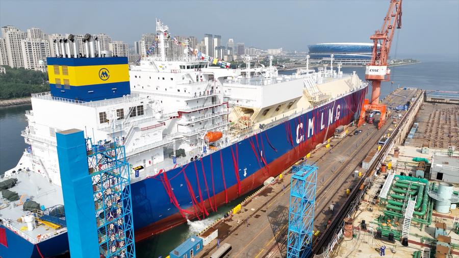(Multimídia) Grande navio de GNL desenvolvido pela China é entregue em Dalian