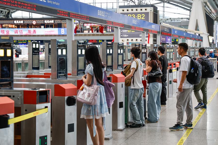 (Multimídia) China prevê 2,36 bilhões de viagens por passageiros no feriado iminente