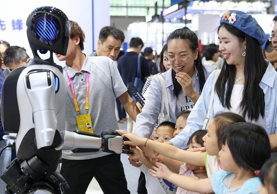(Multimídia) Indústria de IA da China prospera com mais de 5.300 empresas