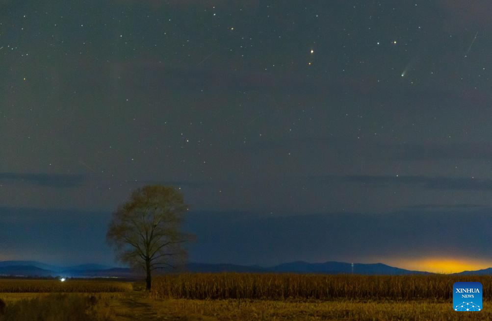 Cometa Lemmon cruza o céu de Heilongjiang, no nordeste da China