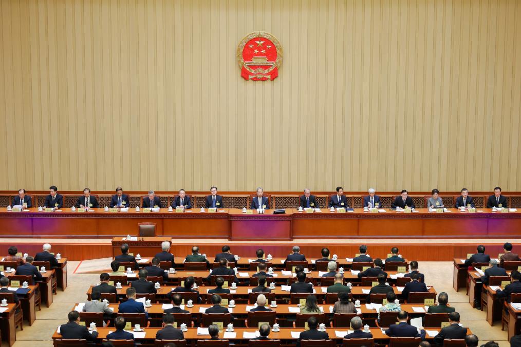 Legisladores chineses ouvem relatórios em sessão do Comitê Permanente da APN