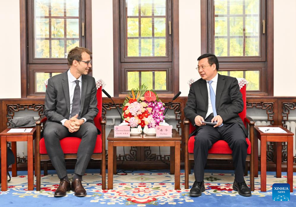 Presidente da Xinhua se reúne com chefe de Reuters para promover cooperação