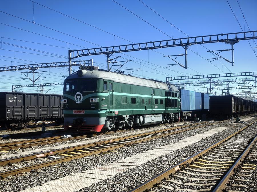 (Multimídia) Porto de Horgos, em Xinjiang, movimenta mais de 8 mil trens de carga China-Europa em 2025