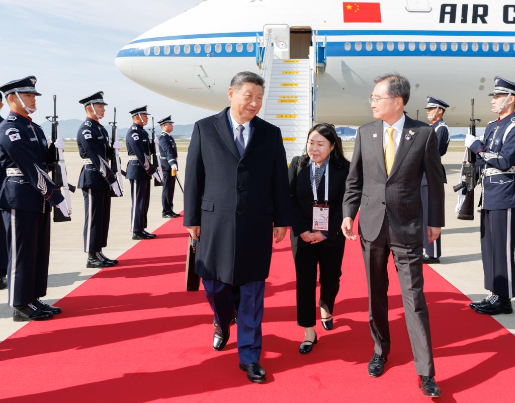 Xi chega à República da Coreia para reunião da APEC e visita de Estado