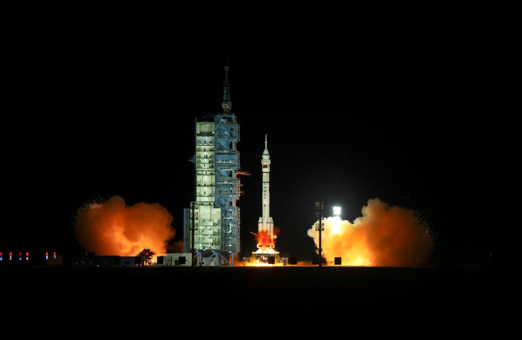 Enfoque: China lança espaçonave tripulada Shenzhou-21 para novos avanços em engenharia e ciência