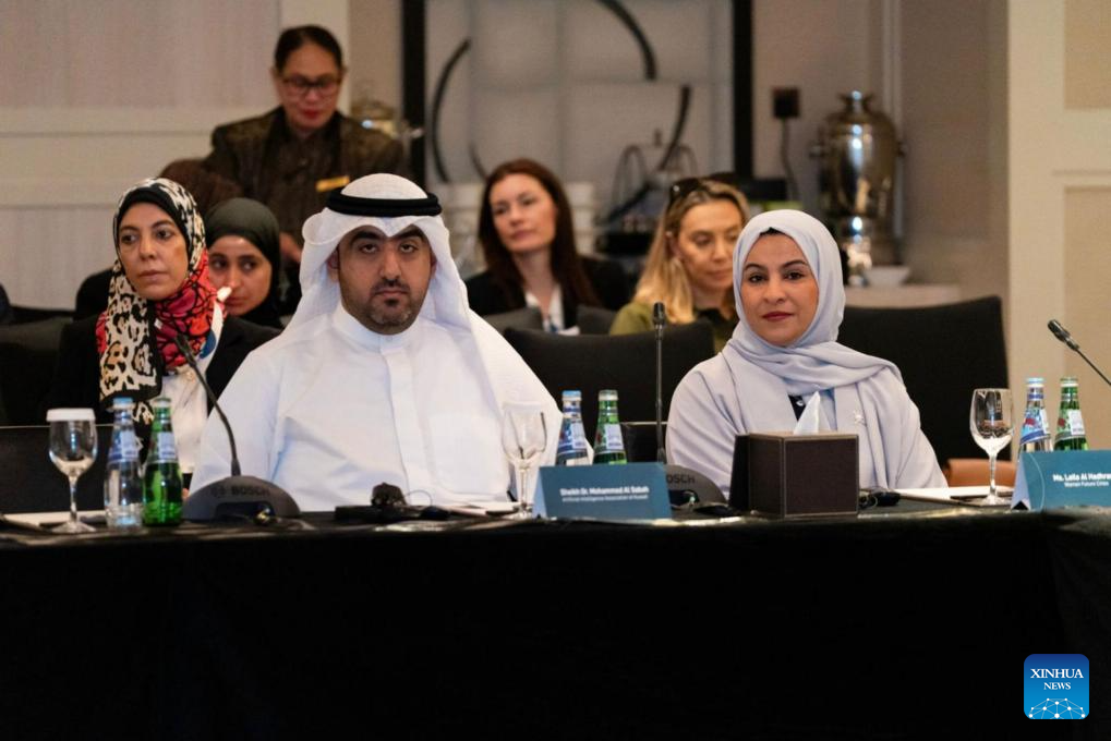 Entrevista: China ilumina o futuro digital global com "tecnologia de IA responsável e visão centrada nas pessoas", diz autoridade do Kuwait