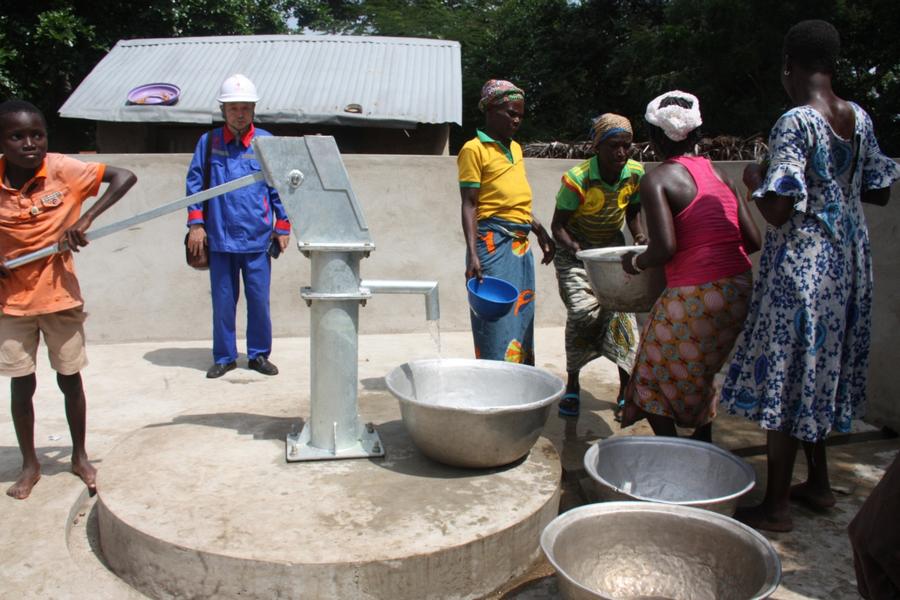 Projeto chinês de abastecimento de água rural transforma aldeias do Togo