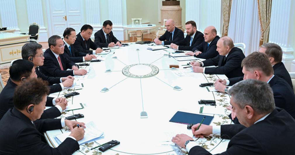 Primeiro-ministro chinês reafirma determinação em desenvolver cooperação mutuamente benéfica com Rússia