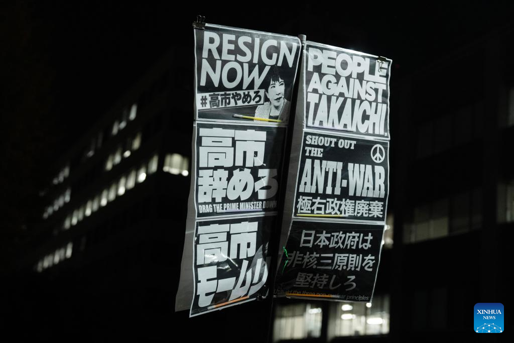 Centenas de manifestantes japoneses exigem que Takaichi se retrate das declarações sobre Taiwan